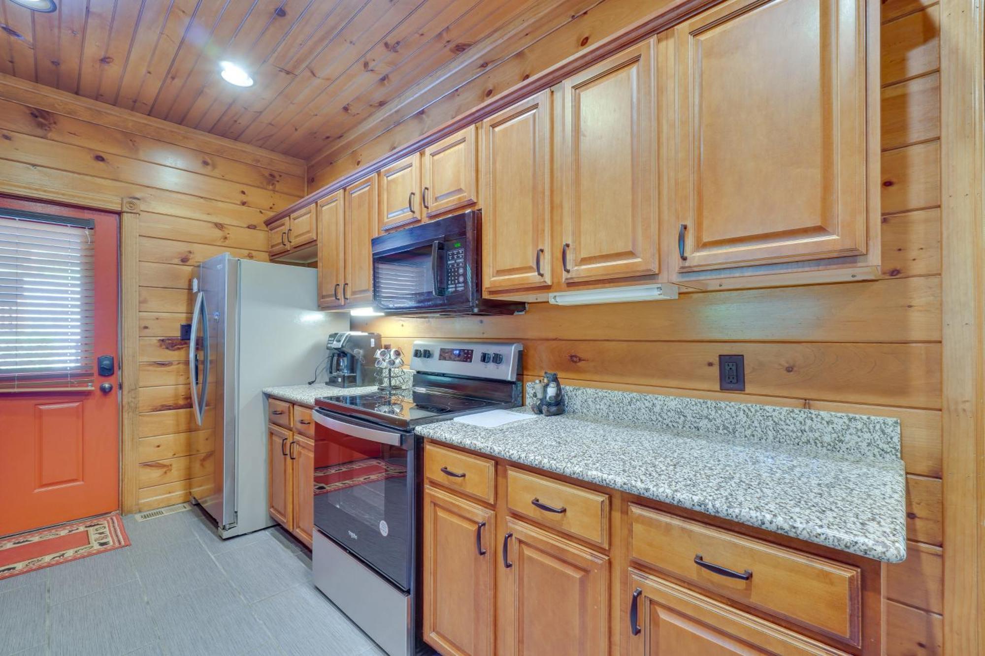 Cabin With Pool Access About 3 Mi To Downtown Gatlinburg Exteriör bild