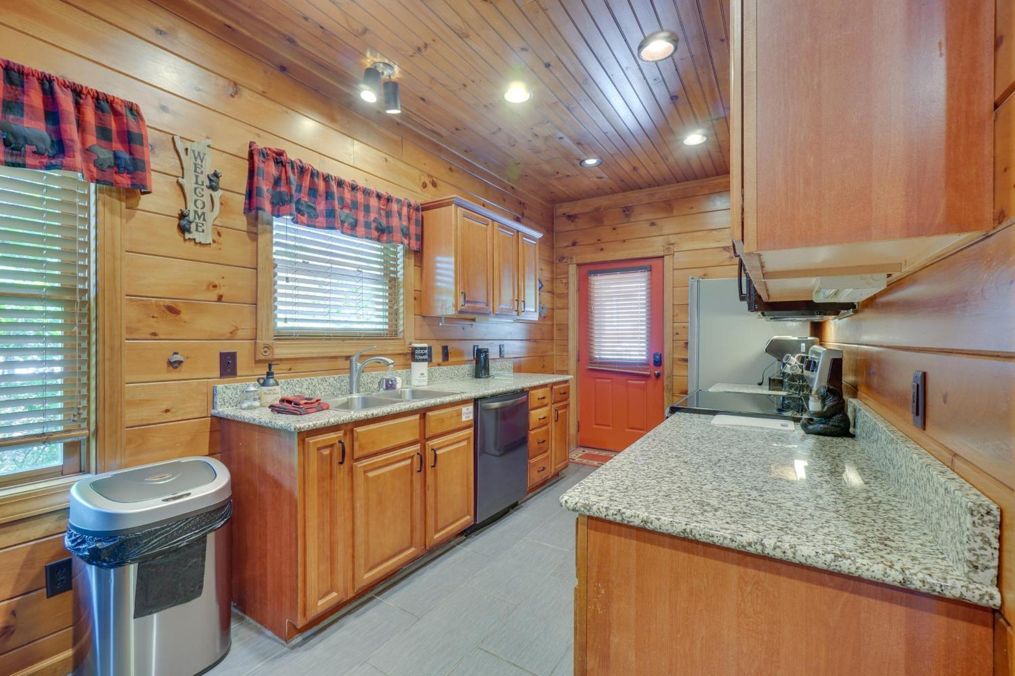 Cabin With Pool Access About 3 Mi To Downtown Gatlinburg Exteriör bild