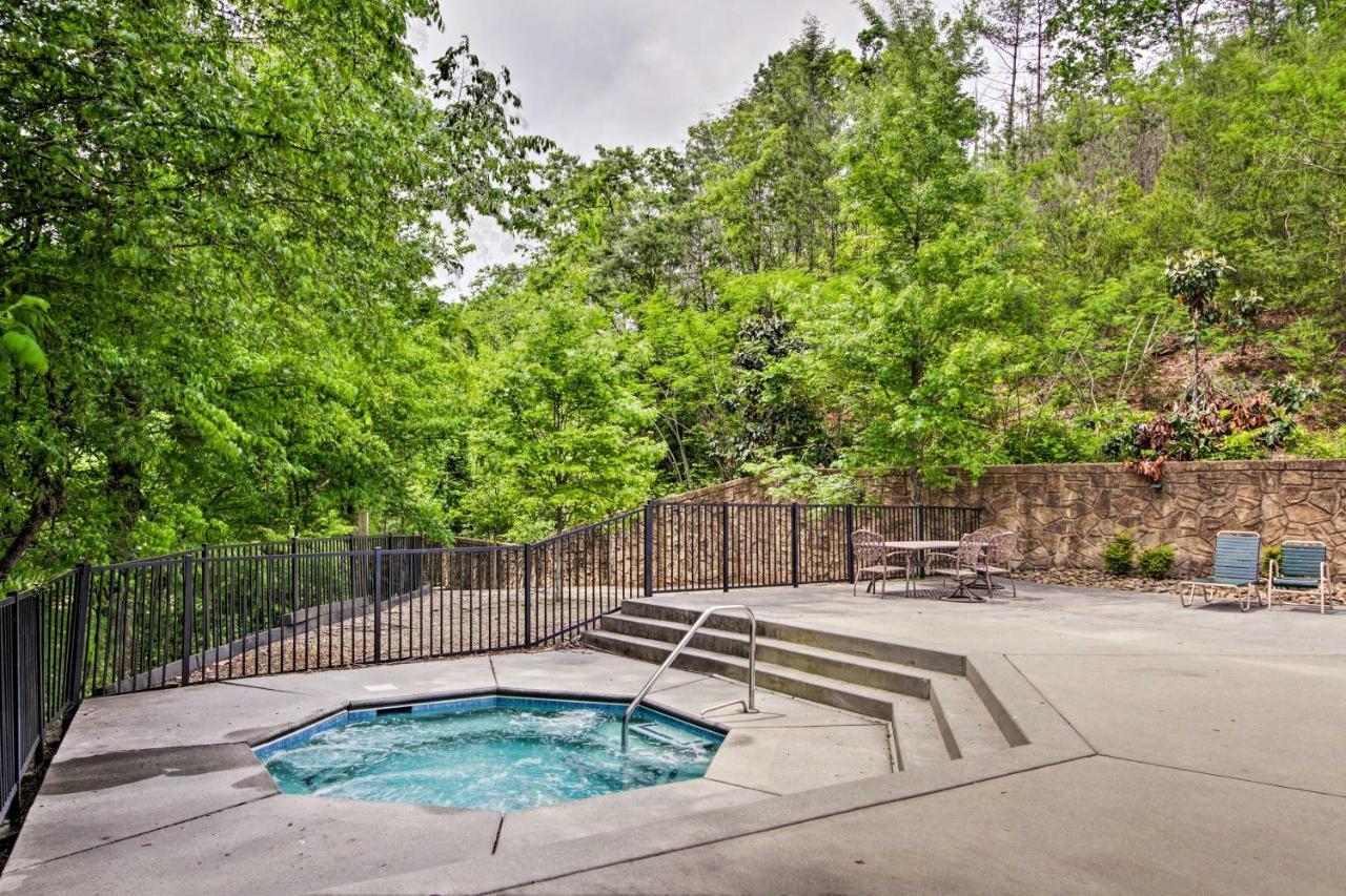 Cabin With Pool Access About 3 Mi To Downtown Gatlinburg Exteriör bild
